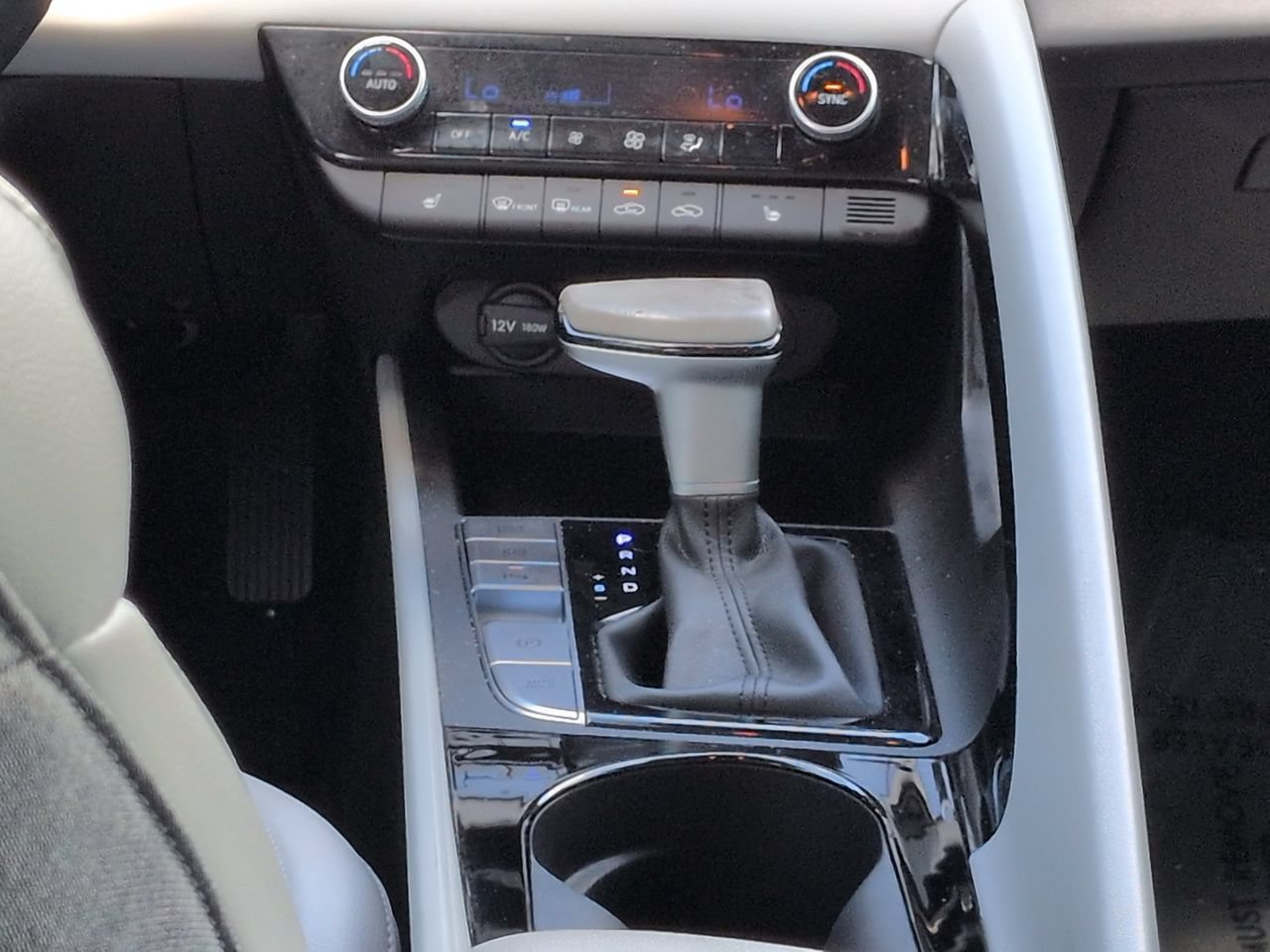 Used 2024 Hyundai Elantra Limited FWD image 18