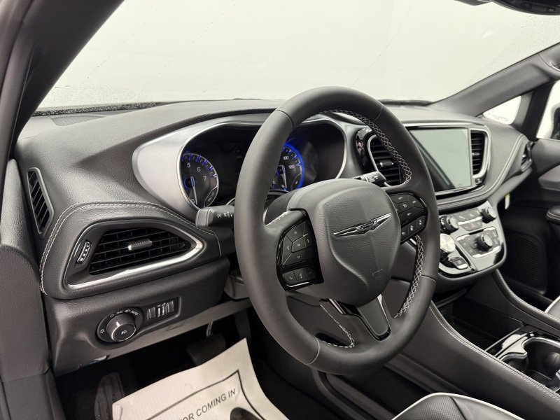 New 2026 Chrysler Pacifica Limited image 26