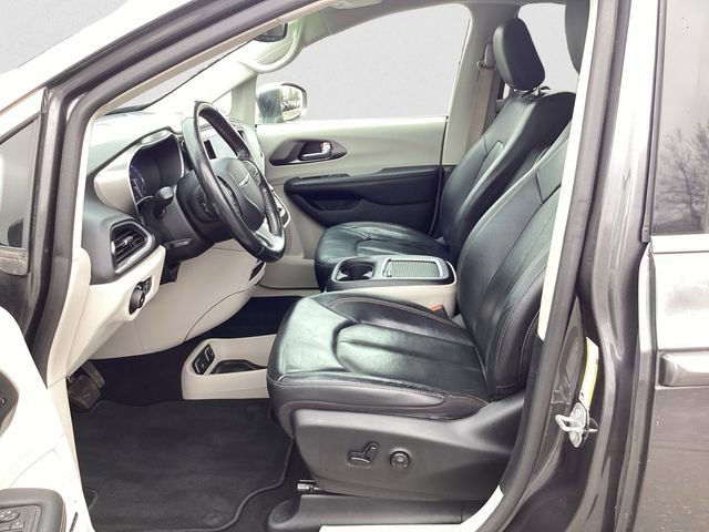 Used 2020 Chrysler Pacifica Touring-L Plus image 9