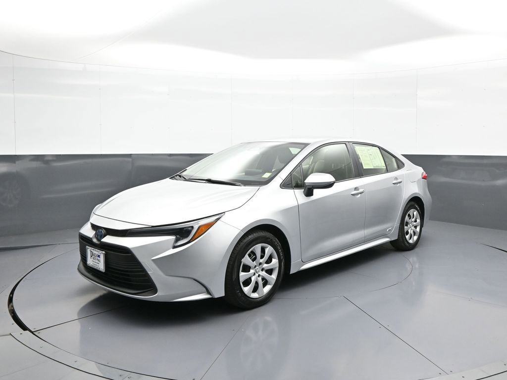 Certified 2024 Toyota Corolla LE AWD/4WD image 1