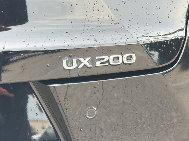 Used 2019 Lexus UX 200 w/ Premium Package FWD image 11