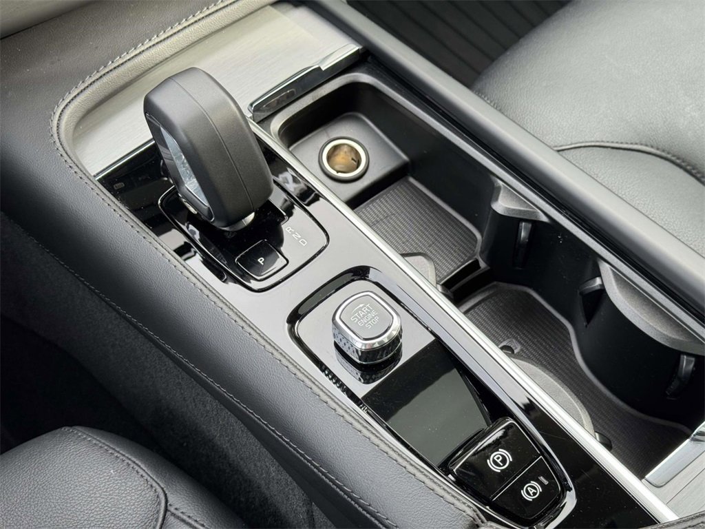 Certified 2024 Volvo XC90 B5 Core w/ Climate Package image 27