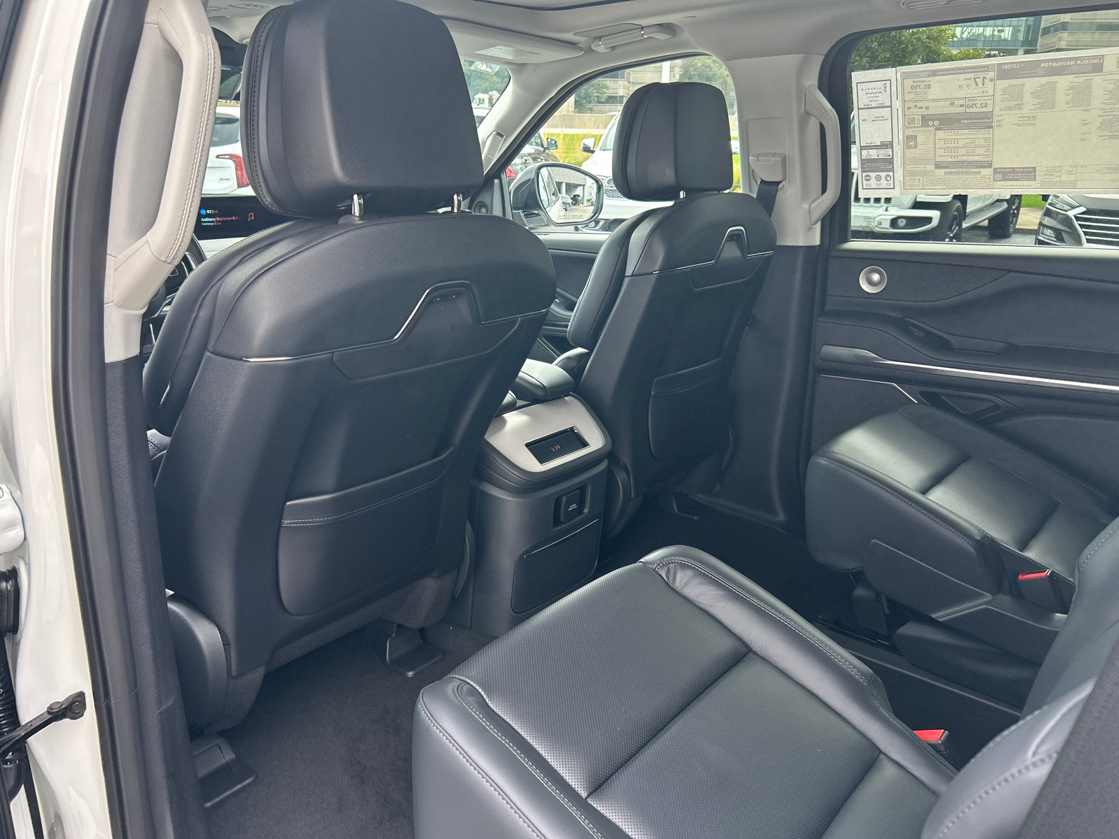 New 2027 Lincoln Navigator Reserve AWD/4WD image 30