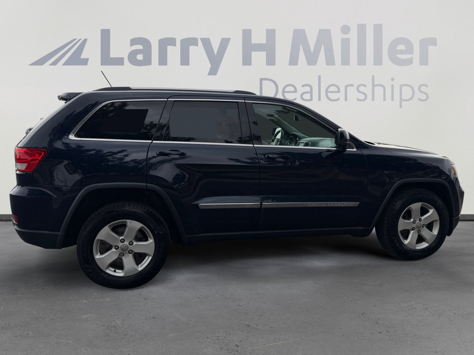 Used 2012 Jeep Grand Cherokee Laredo AWD/4WD image 6