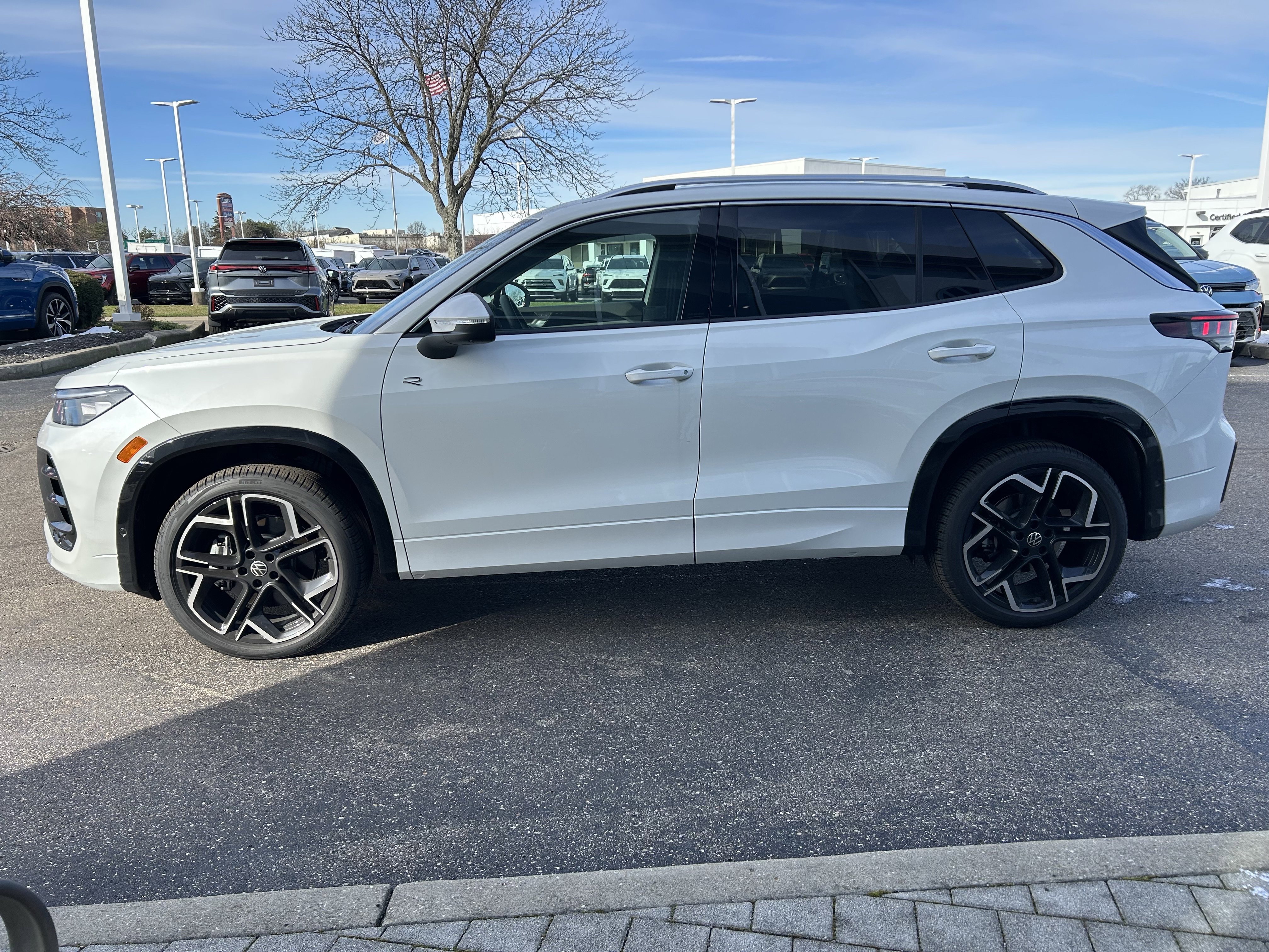 New 2026 Volkswagen Tiguan SEL R-Line image 4