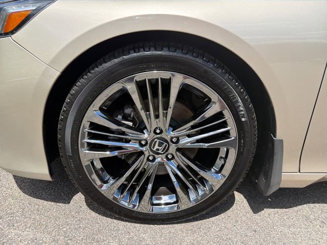 Used 2018 Honda Accord Touring image 15