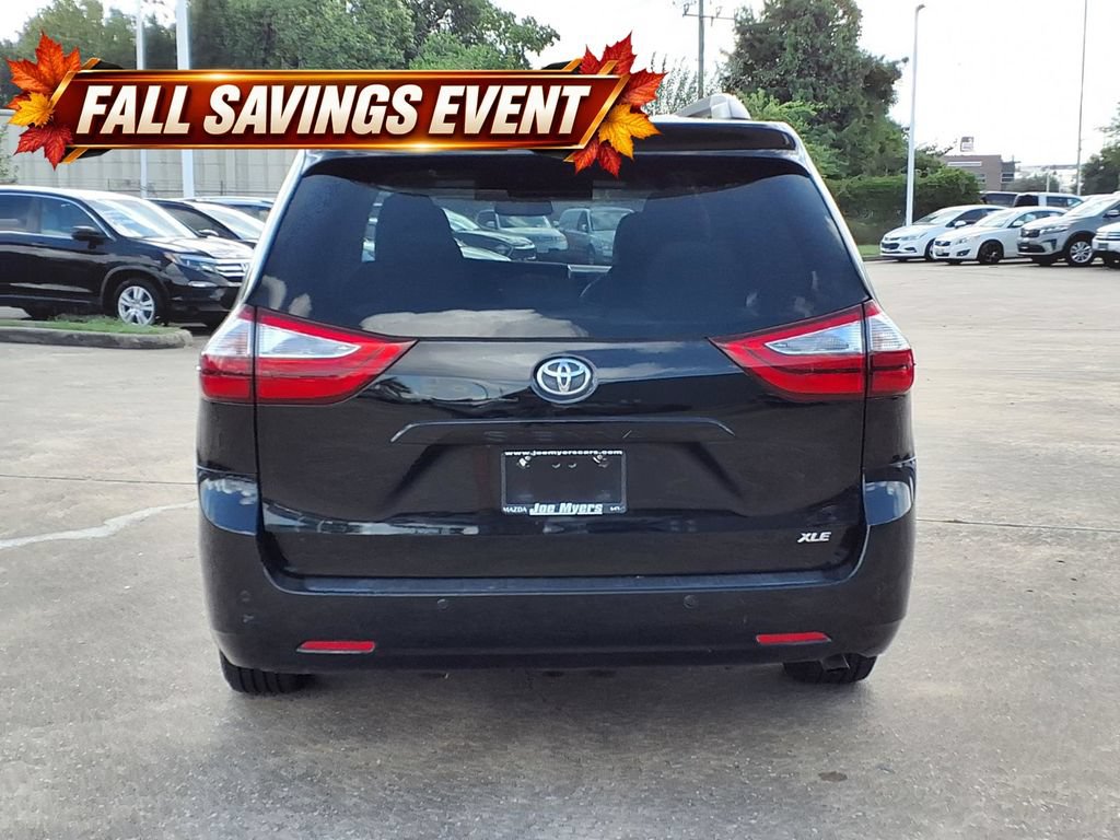 Used 2017 Toyota Sienna XLE Premium FWD image 8