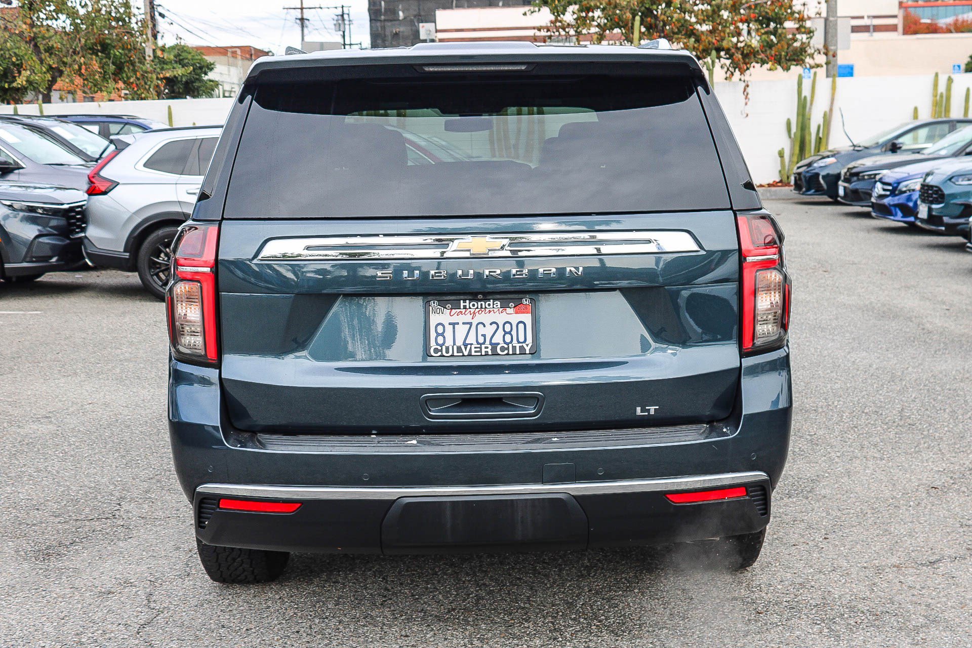 Used 2021 Chevrolet Suburban LT image 8