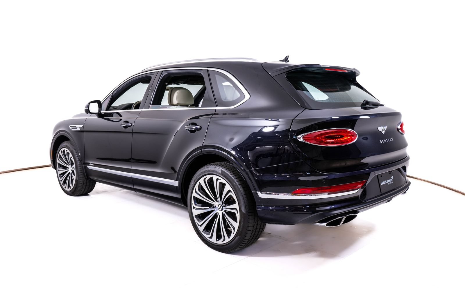 Used 2025 Bentley Bentayga AWD/4WD image 3
