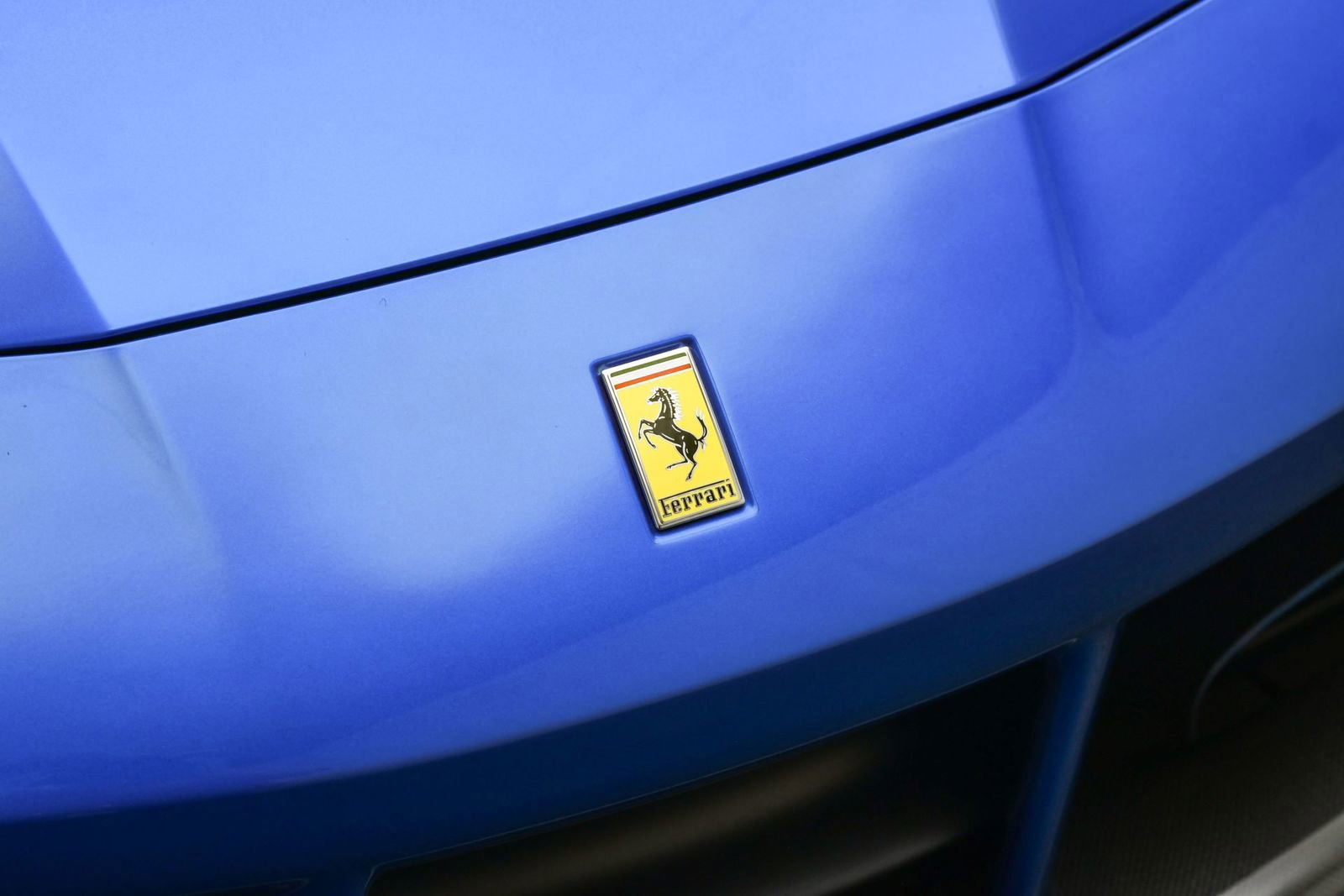 Used 2018 Ferrari 488 Spider Blu Corsa image 27