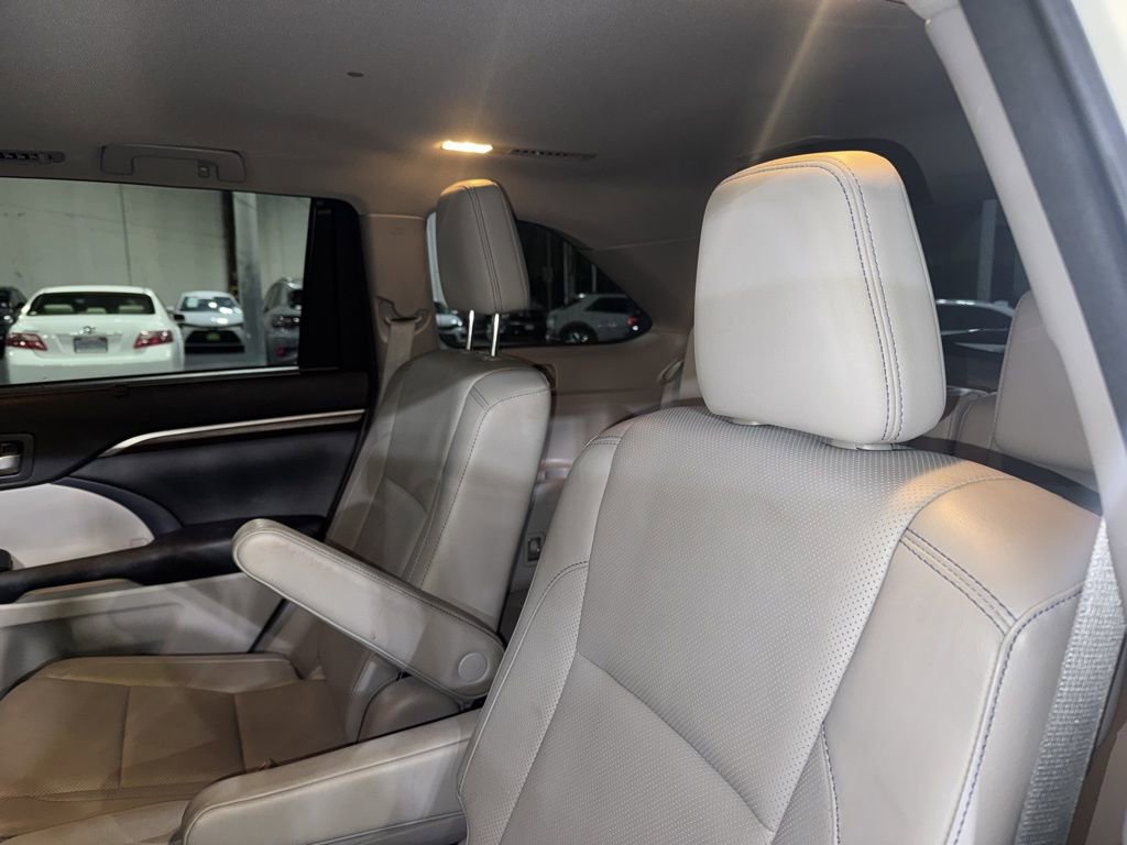 Used 2016 Toyota Highlander Limited w/ Driver Technology Package image 17