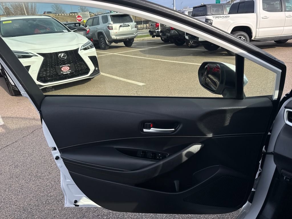 Used 2025 Toyota Corolla SE image 32