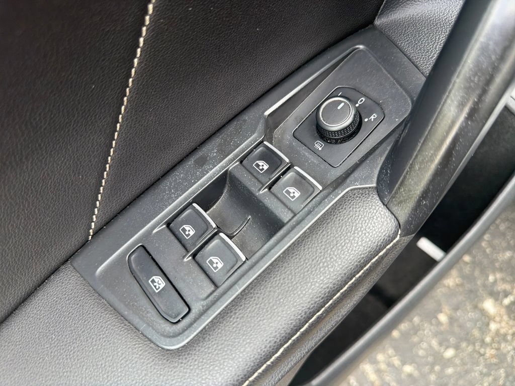 Used 2023 Volkswagen Tiguan SE w/ Panoramic Sunroof Package FWD image 25