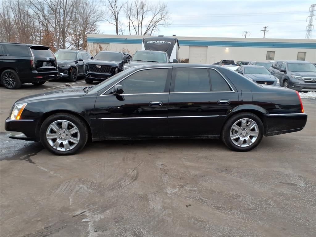 Used 2010 Cadillac DTS Platinum FWD image 2