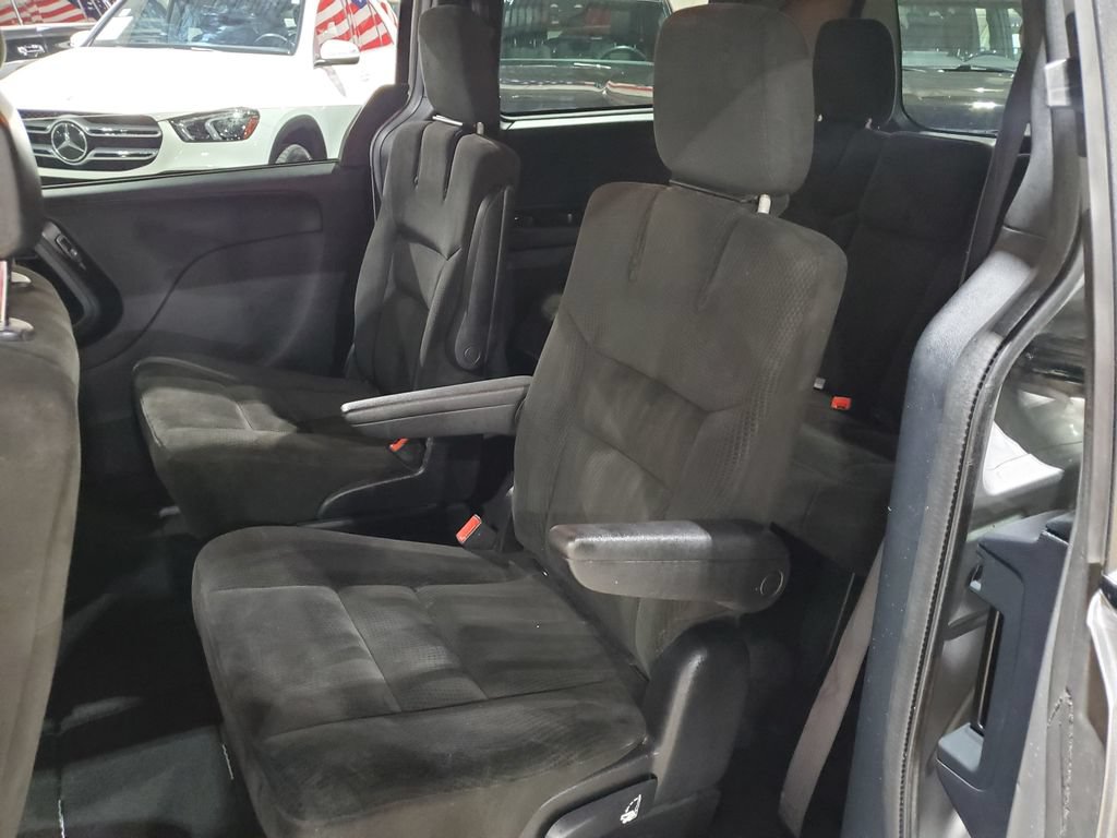 Used 2016 Dodge Grand Caravan SE FWD image 25