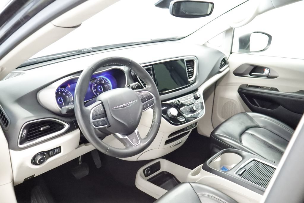 Certified 2023 Chrysler Pacifica Touring-L FWD image 24