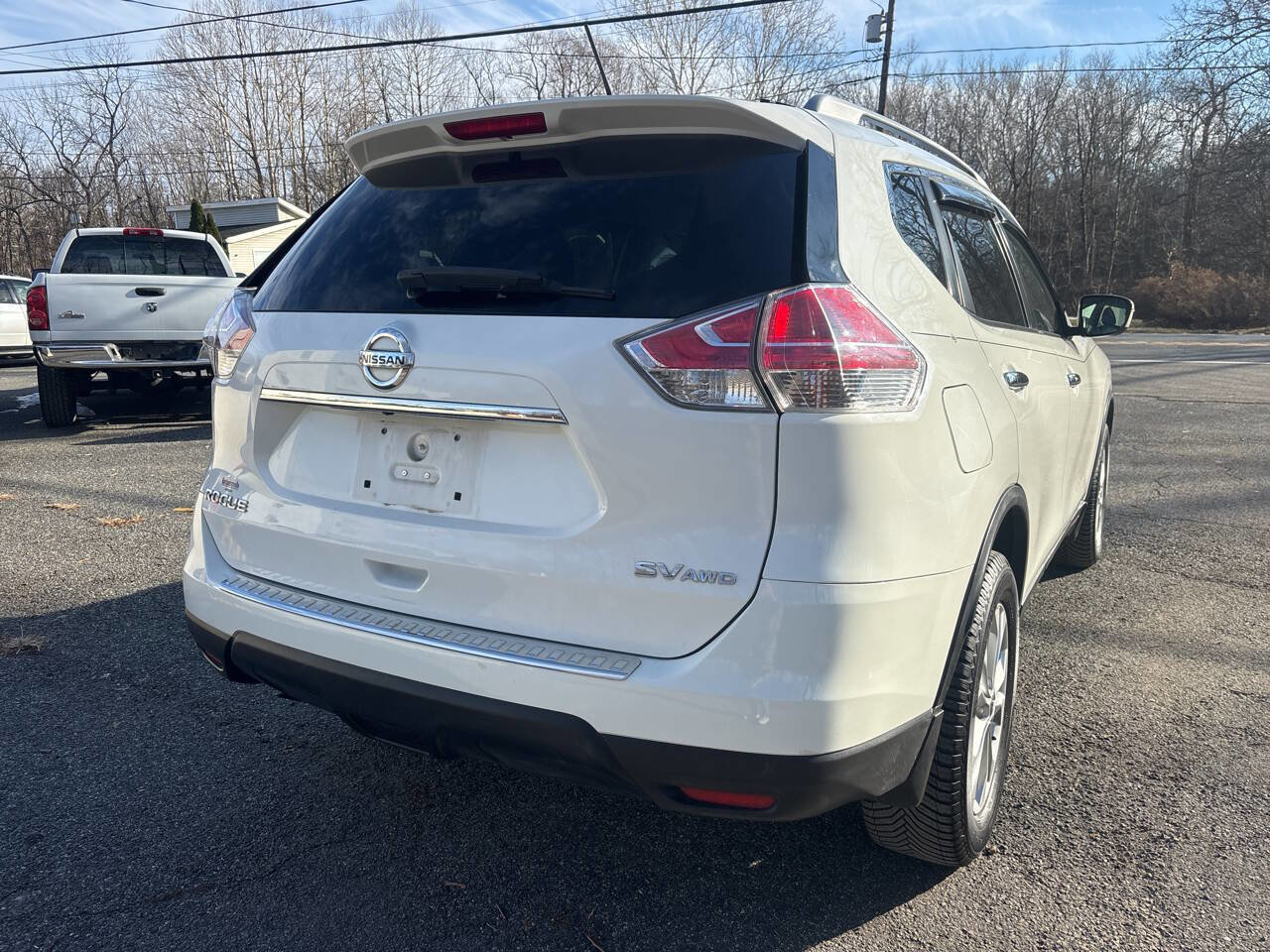 Used 2015 Nissan Rogue SV w/ SV Moonroof Package image 13