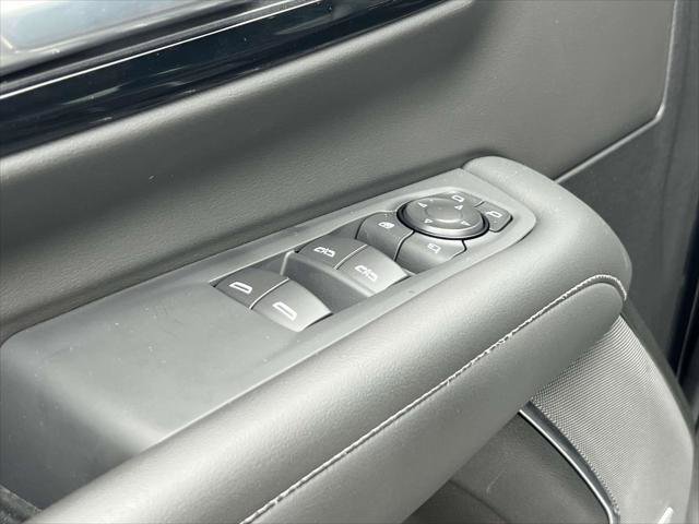 Used 2026 Chevrolet Suburban LT w/ Comfort Package AWD/4WD image 19