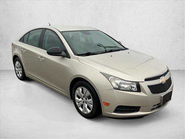 Used 2013 Chevrolet Cruze LS image 3