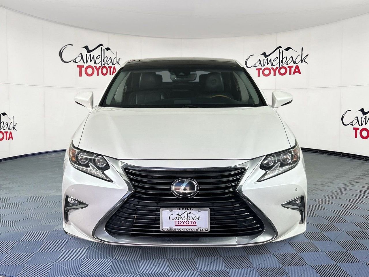 Used 2017 Lexus ES 350 w/ Luxury Package FWD image 2
