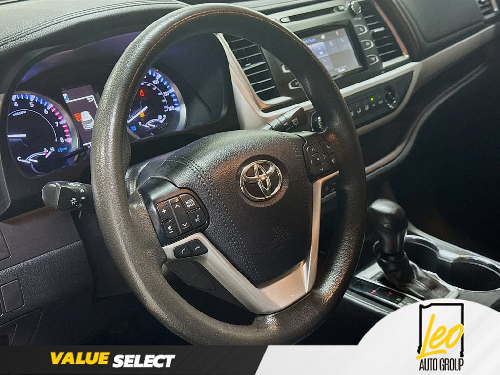 Used 2019 Toyota Highlander LE FWD image 13