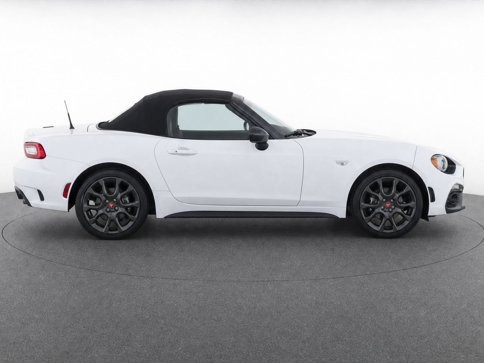 Used 2017 FIAT 124 Spider Abarth RWD image 4