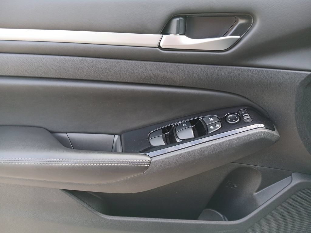 Used 2023 Nissan Altima 2.5 SV FWD image 23