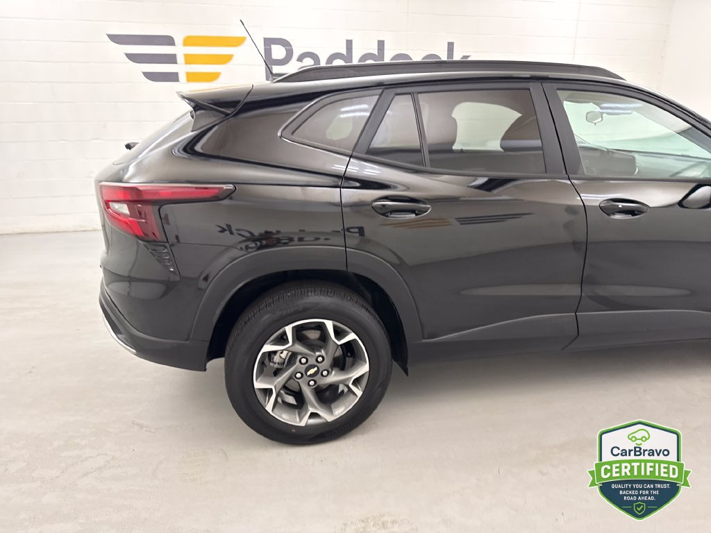 Used 2024 Chevrolet Trax LT w/ Driver Confidence Package FWD image 8