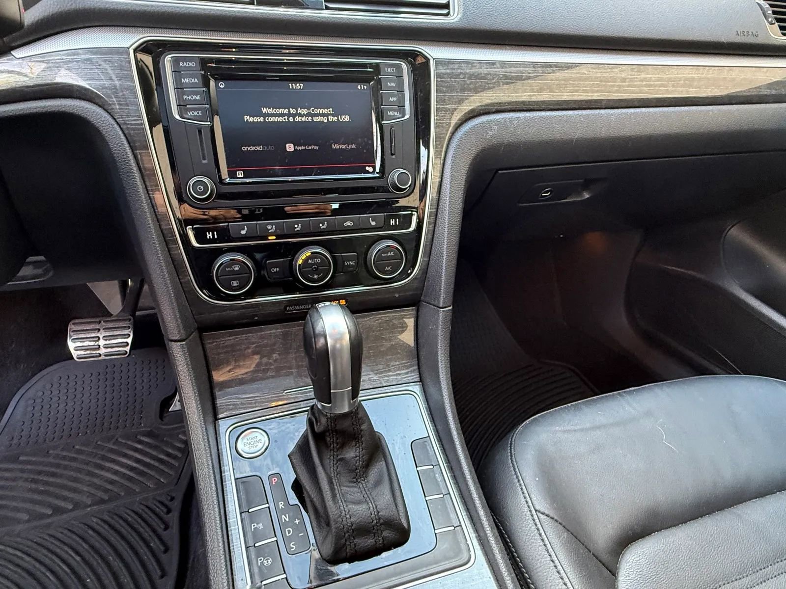 Used 2018 Volkswagen Passat 3.6 SEL Premium image 22