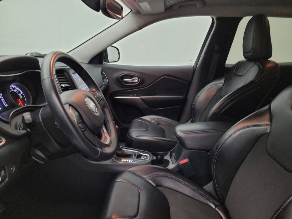 Used 2019 Jeep Cherokee Latitude Plus w/ Comfort/Convenience Group image 17