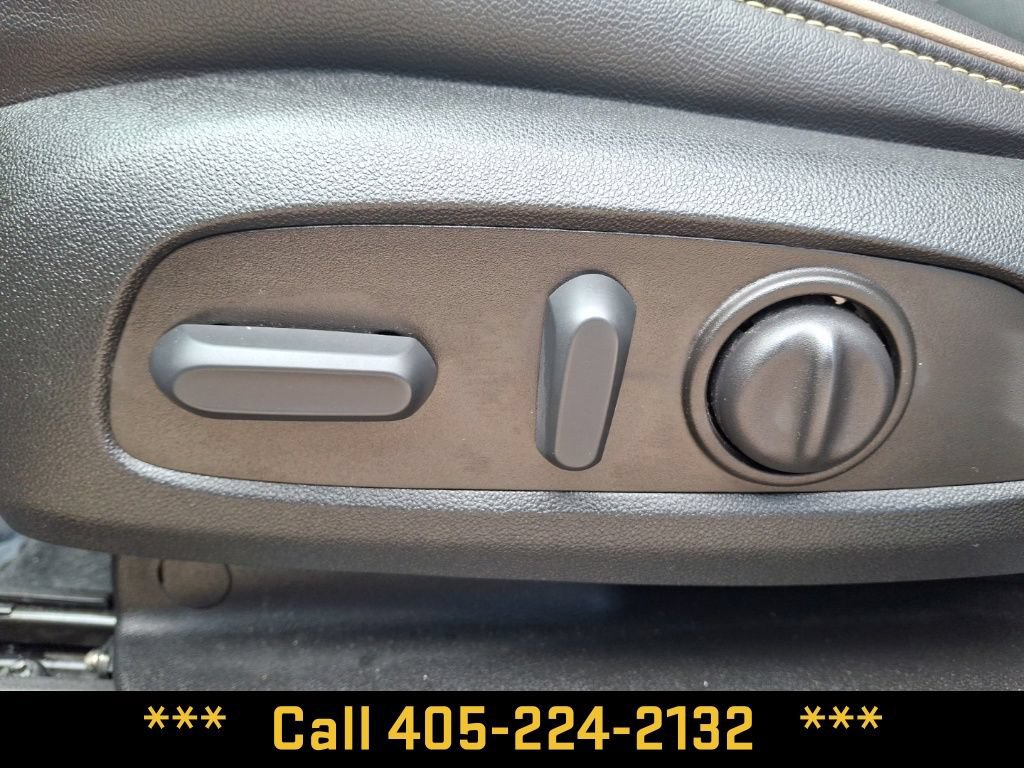 Used 2023 Chevrolet Traverse Premier AWD/4WD image 23