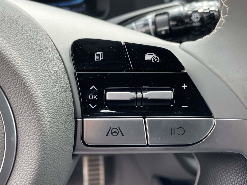 Used 2025 Hyundai Elantra Sport FWD image 21