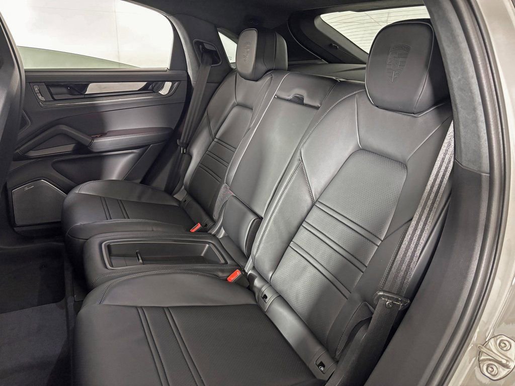 New 2026 Porsche Cayenne GTS AWD/4WD image 36
