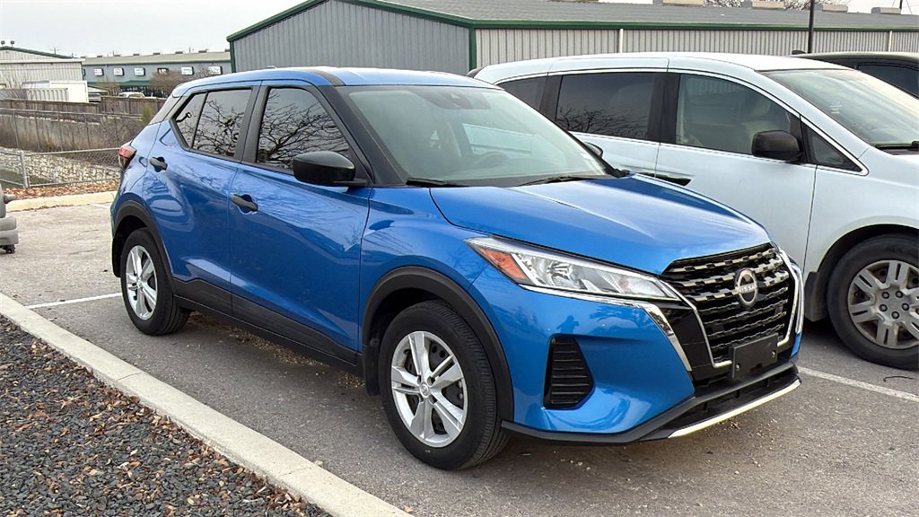 Used 2023 Nissan Kicks S image 3