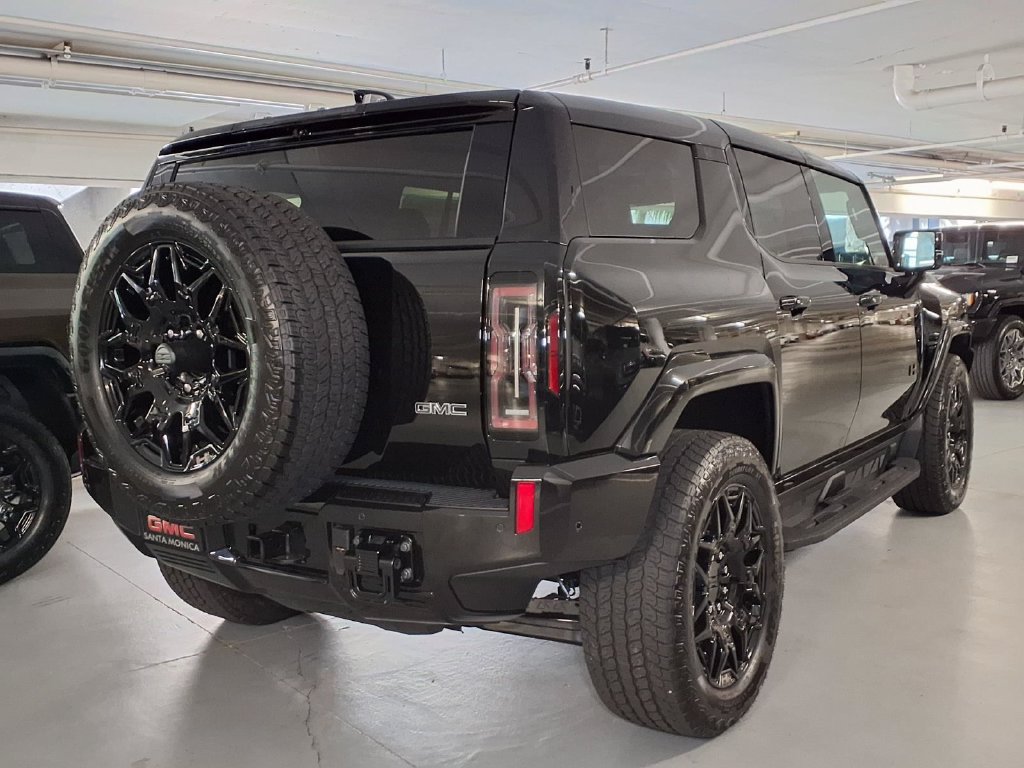 New 2026 GMC Hummer EV SUV w/ LPO, Dark Essentials Package AWD/4WD image 8