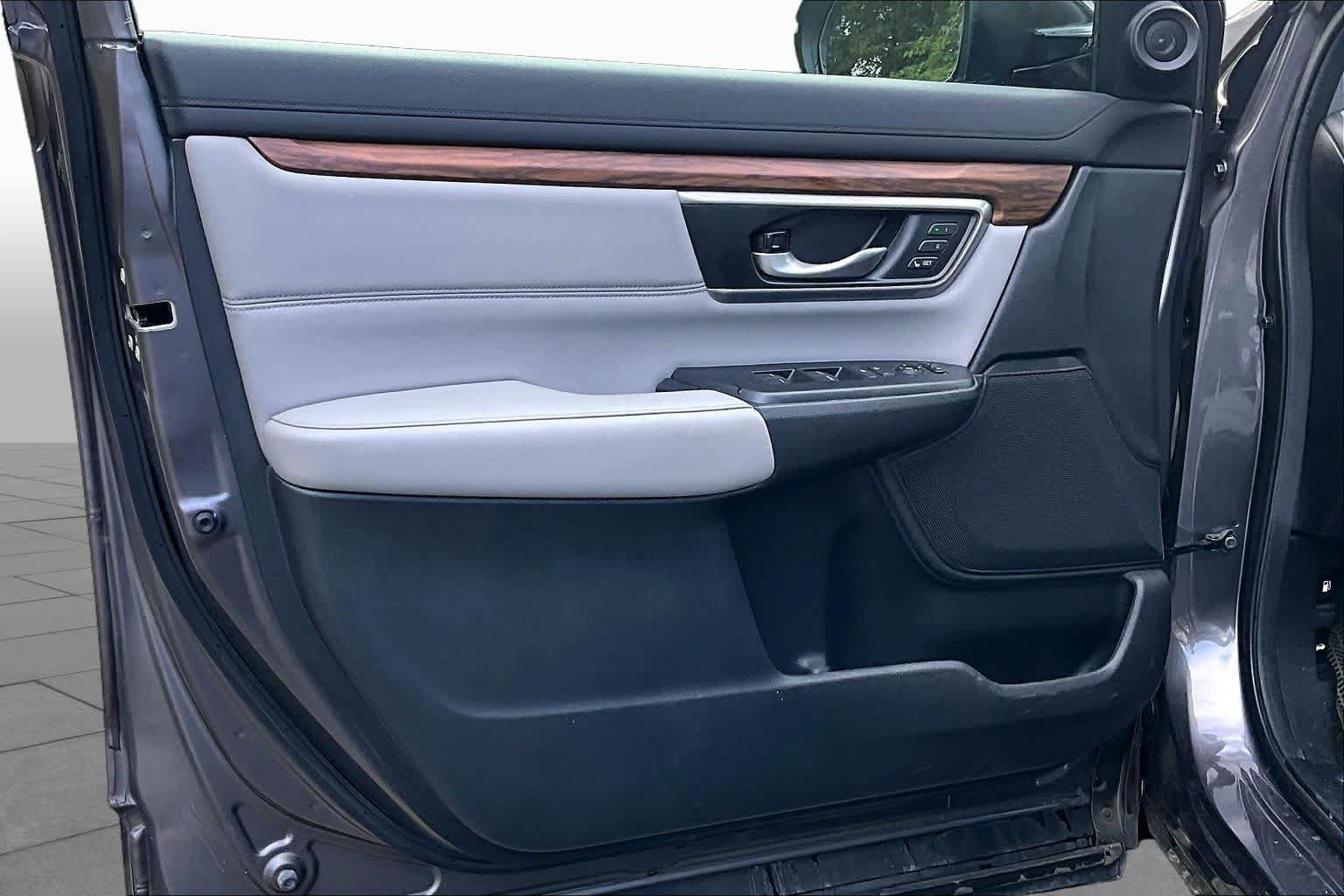 Used 2018 Honda CR-V Touring image 21