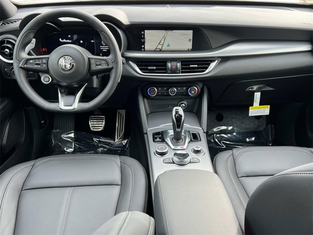 New 2025 Alfa Romeo Stelvio Sprint image 3