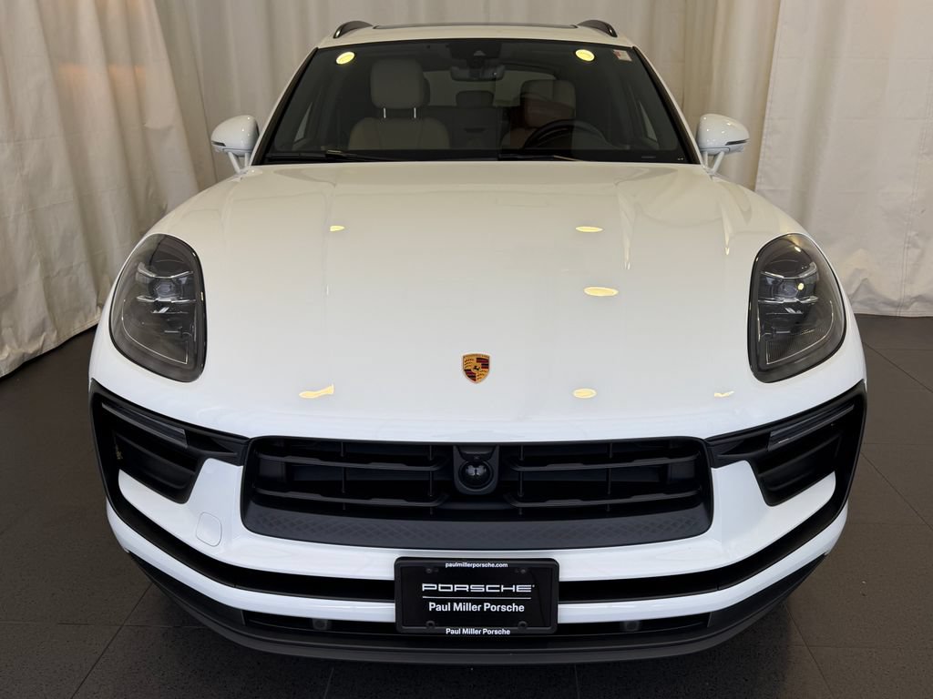 Used 2026 Porsche Macan AWD/4WD image 6
