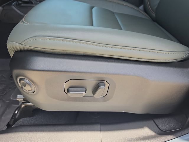 Used 2025 Jeep Gladiator Mojave AWD/4WD image 13