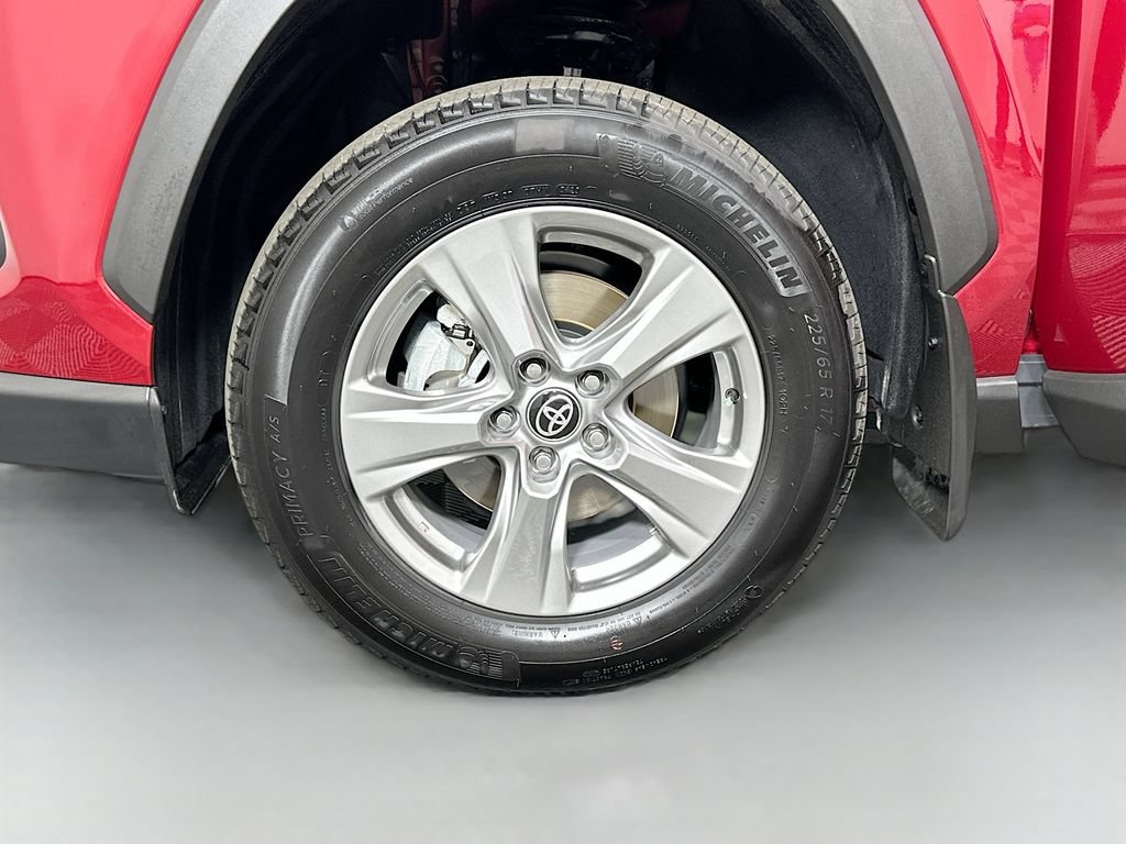 Certified 2025 Toyota RAV4 XLE w/ Convenience Package FWD image 31
