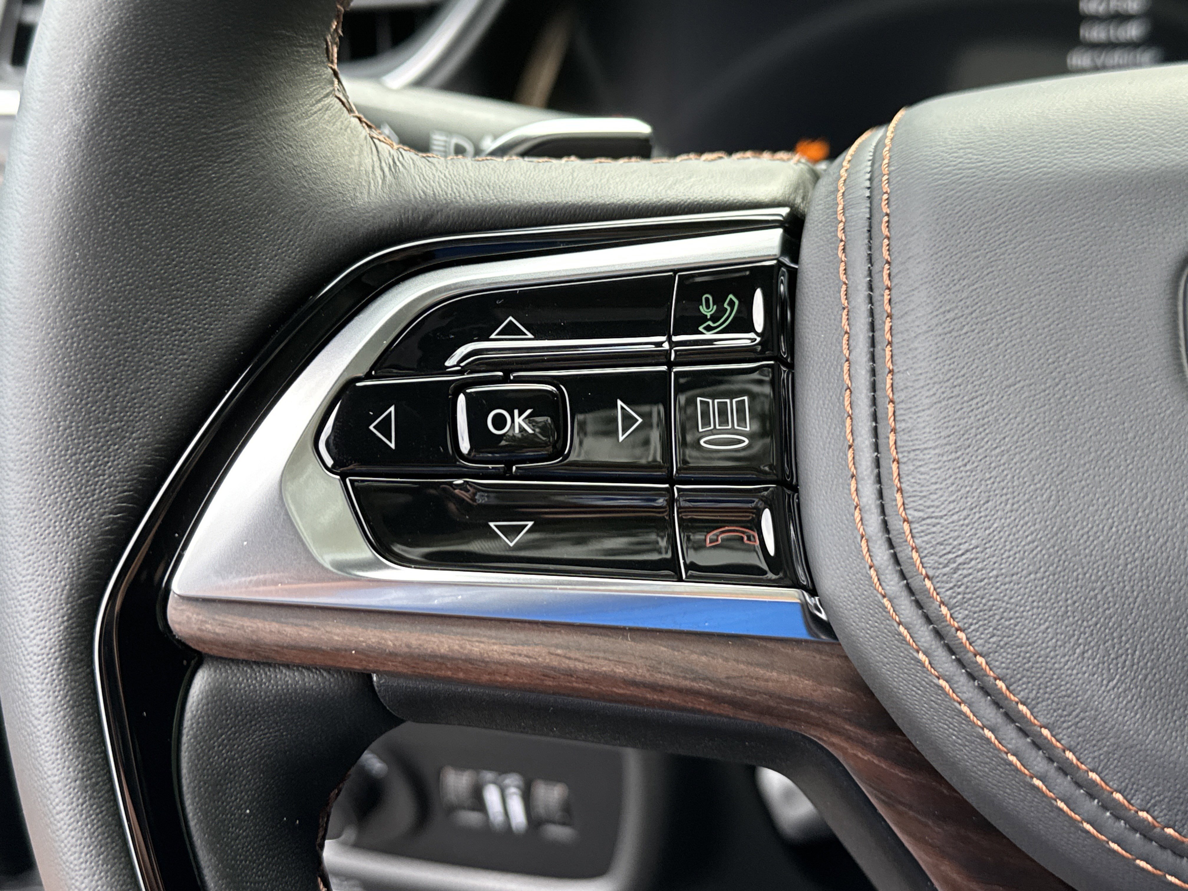 New 2025 Jeep Grand Cherokee L Summit w/ Obsidian Package image 32