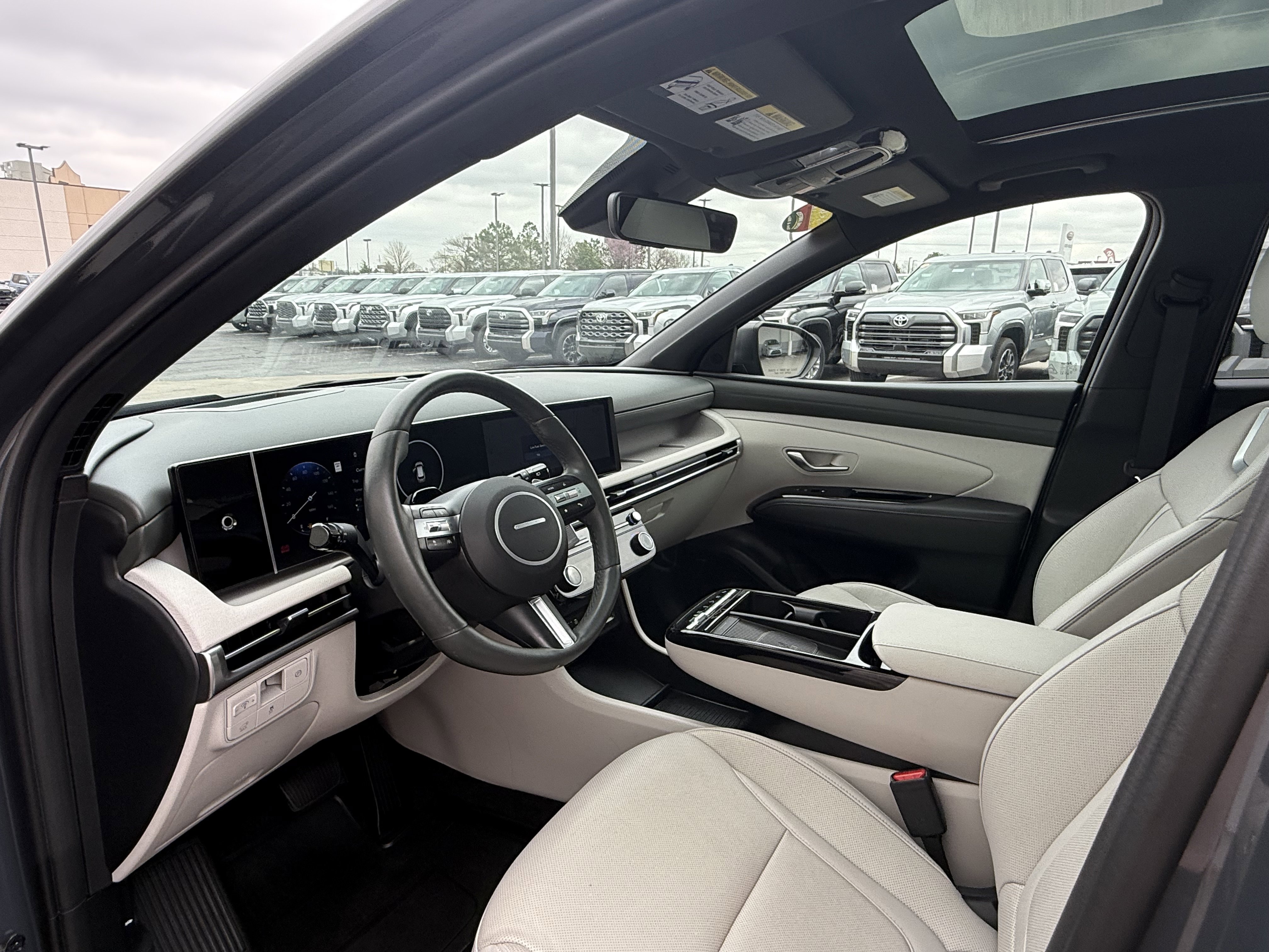 Used 2025 Hyundai Tucson Limited image 11