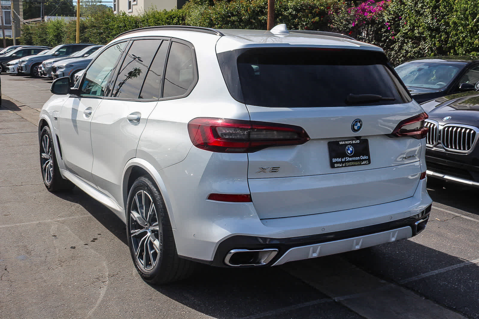 Certified 2023 BMW X5 xDrive45e w/ Executive Package image 6