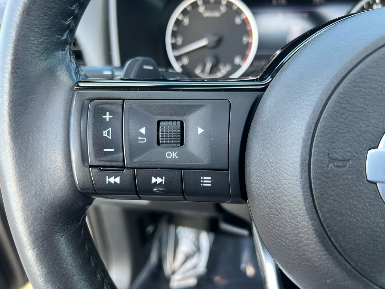 Used 2021 Nissan Rogue SL w/ Premium Package image 36