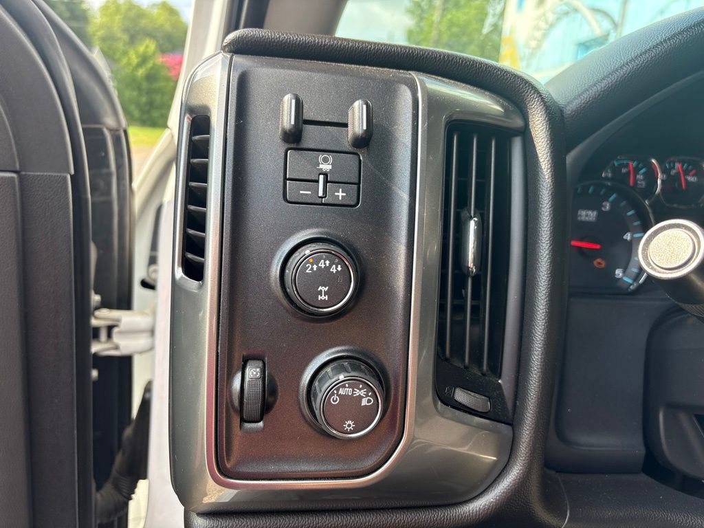 Used 2019 Chevrolet Silverado 2500 LT AWD/4WD image 16