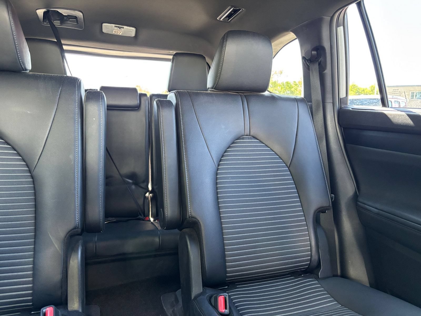 Used 2025 Toyota Highlander XSE AWD/4WD image 35