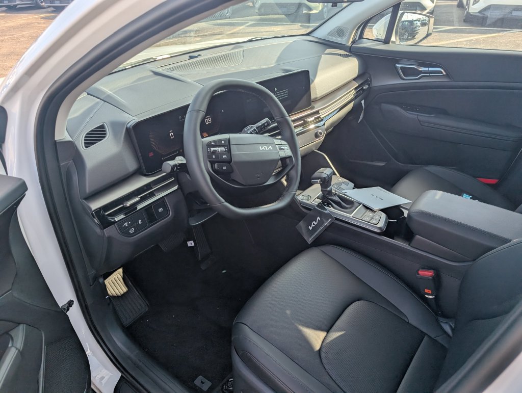 New 2026 Kia Sportage EX FWD image 12