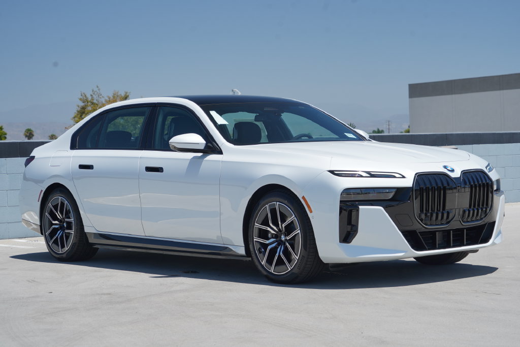 New 2026 BMW 750e xDrive w/ Premium Package AWD/4WD image 3