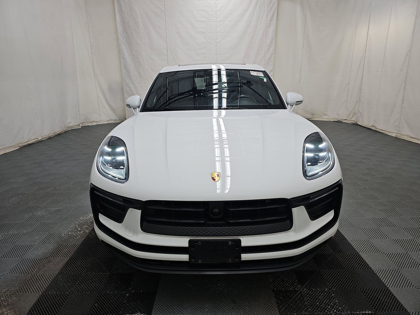 Used 2023 Porsche Macan AWD/4WD image 2