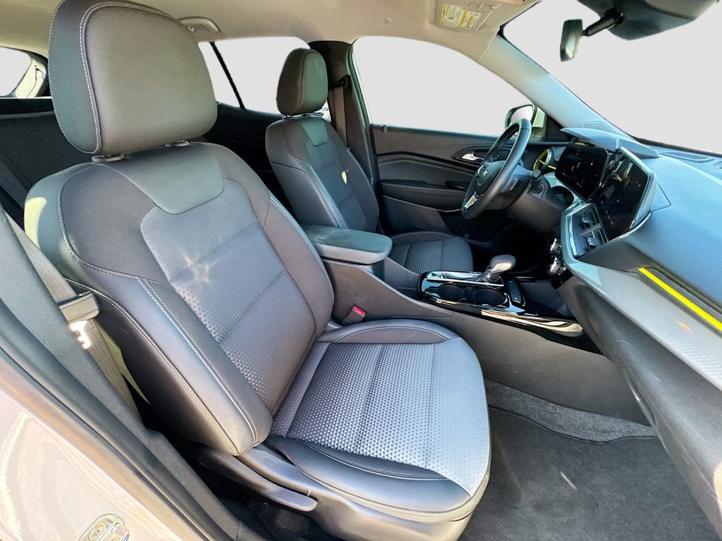 Used 2024 Chevrolet Trax LT w/ Driver Confidence Package image 24